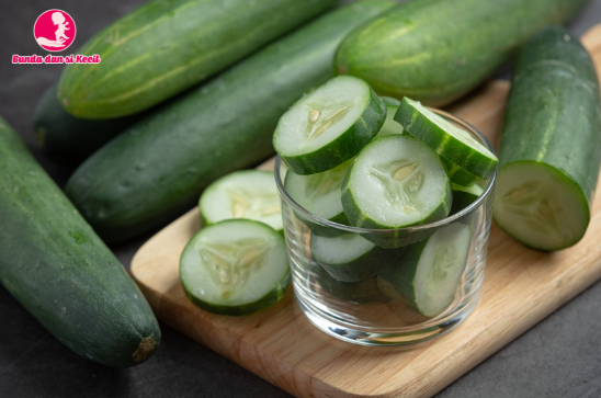 7 Manfaat Air Rendaman Timun untuk Kesehatan Ibu dan Keluarga: Minuman Sehat yang Patut Dicoba, Bunda!